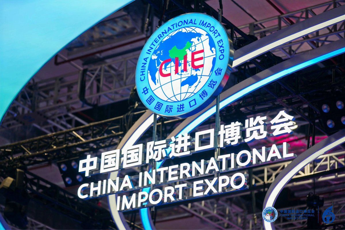 進博會服務貿(mào)易展區(qū)展覽設計搭建中的多媒體互動  