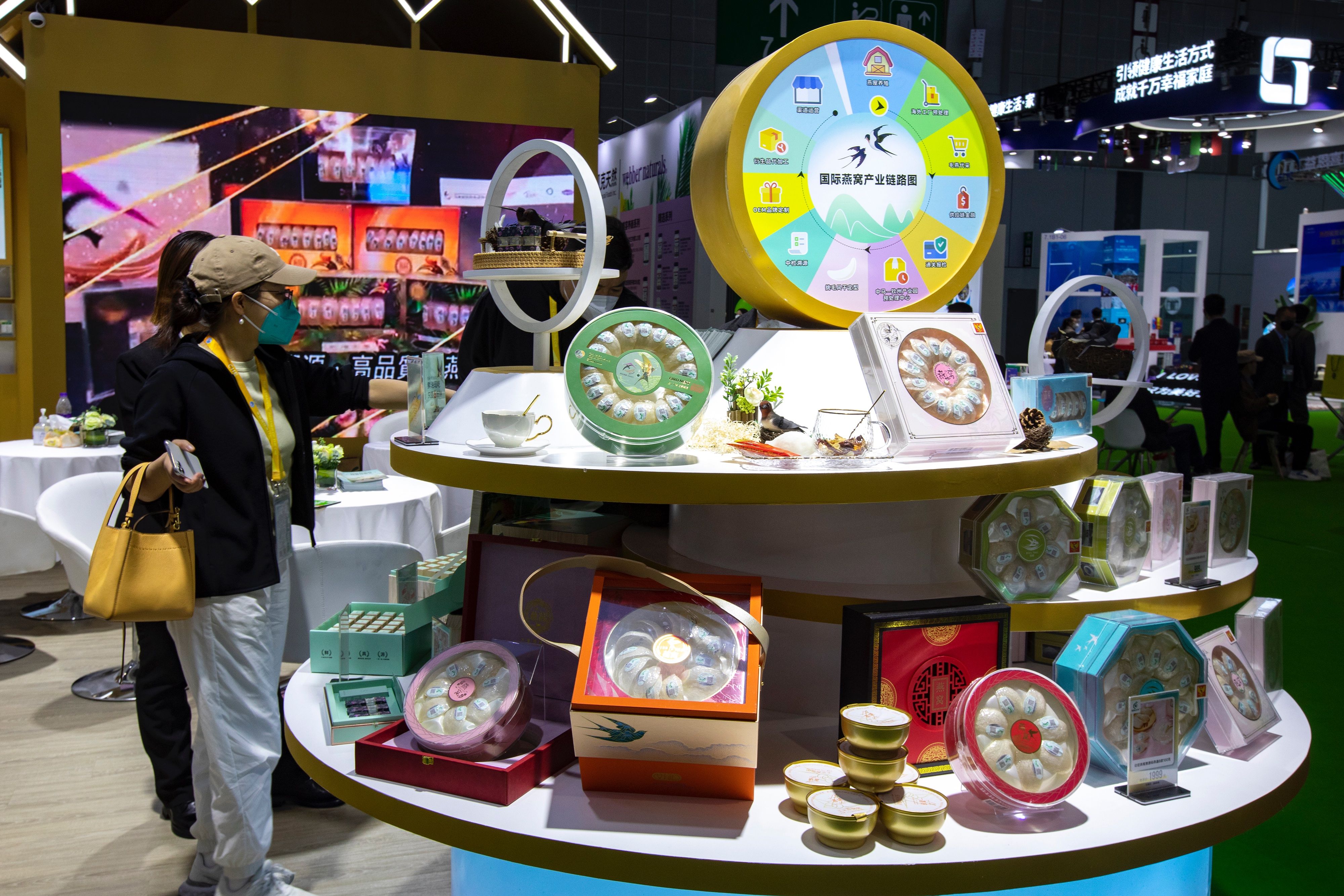 個(gè)性化定制：進(jìn)博會(huì)消費(fèi)品展區(qū)展臺(tái)搭建設(shè)計(jì)的未來(lái)趨勢(shì)  